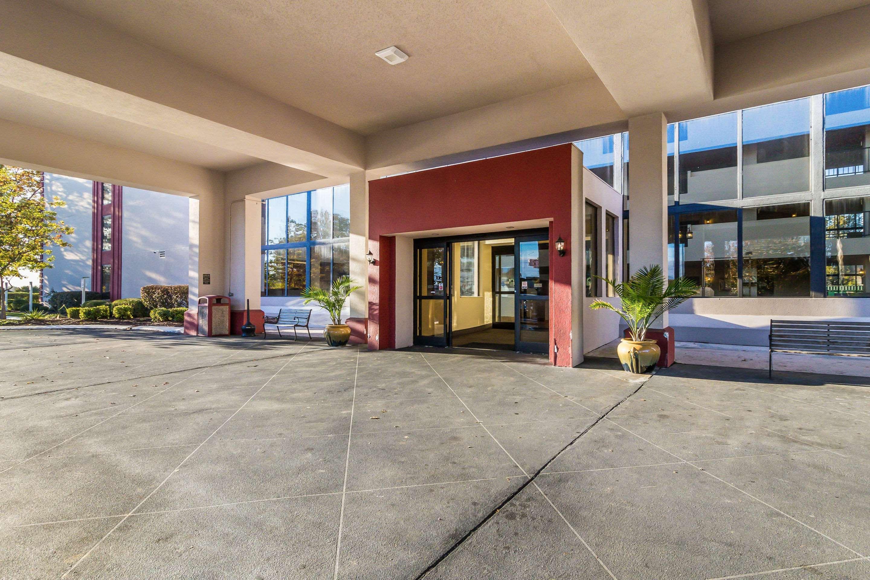Clarion Northwest Hotel 3*